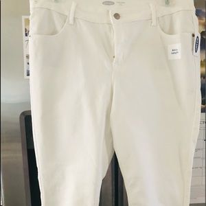 NWT size 16 Old Navy Super Skinny mid rise ankle jeans. Dress up or down!